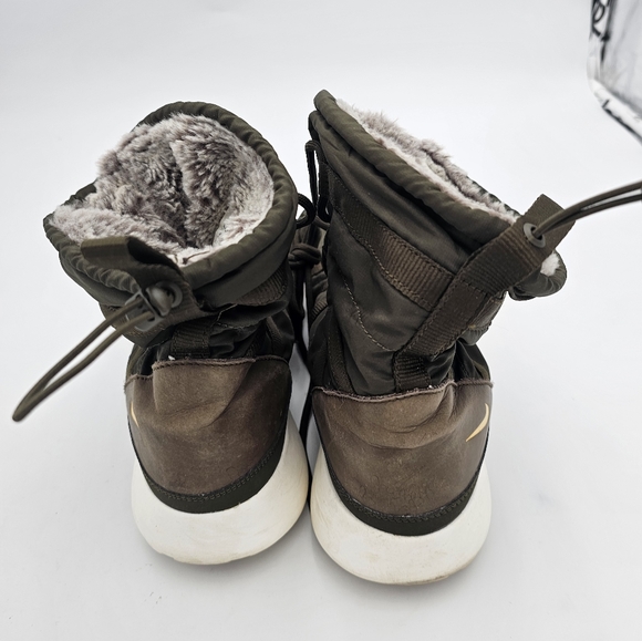 Nike Women's Roshe Run High SneakerBoot Dark Loden / Sail 615968-300 (Size 12) - Picture 5 of 8